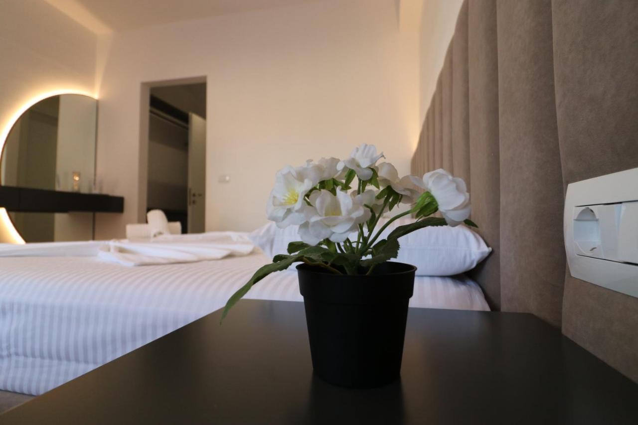 Hotel Tatzati 2 Sarandë Esterno foto