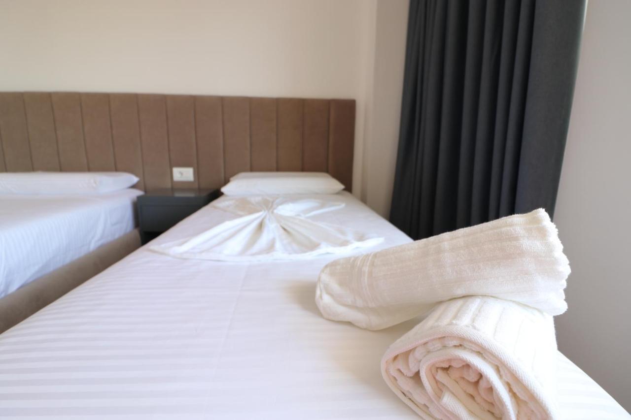 Hotel Tatzati 2 Sarandë Esterno foto